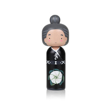 Lade das Bild in den Galerie-Viewer, Kokeshi Doll - Georgia O'Keeffe