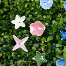 Charger l'image dans la galerie, Ge03 - Wiesenblume bunt groß aus Porzellan