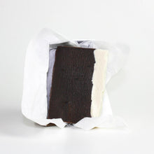 Lade das Bild in den Galerie-Viewer, I want you naked - LOVE ME TENDER - Gesichtsseife Kakaobutter & Macadamia