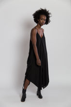 Lade das Bild in den Galerie-Viewer, Tanja Christiani - Zero Waste Dress