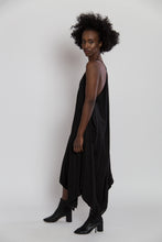 Lade das Bild in den Galerie-Viewer, Tanja Christiani - Zero Waste Dress