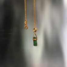 Charger l&#39;image dans la galerie, Cahana - RAW TOURMALINE GOLD-PLATED NECKLACE

