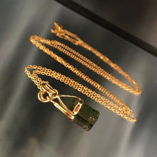 Charger l&#39;image dans la galerie, Cahana - RAW TOURMALINE GOLD-PLATED NECKLACE
