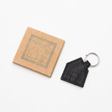 Cargar imagen en el visor de la galería, HERR PONG BERLIN - Das Haus Keychain
