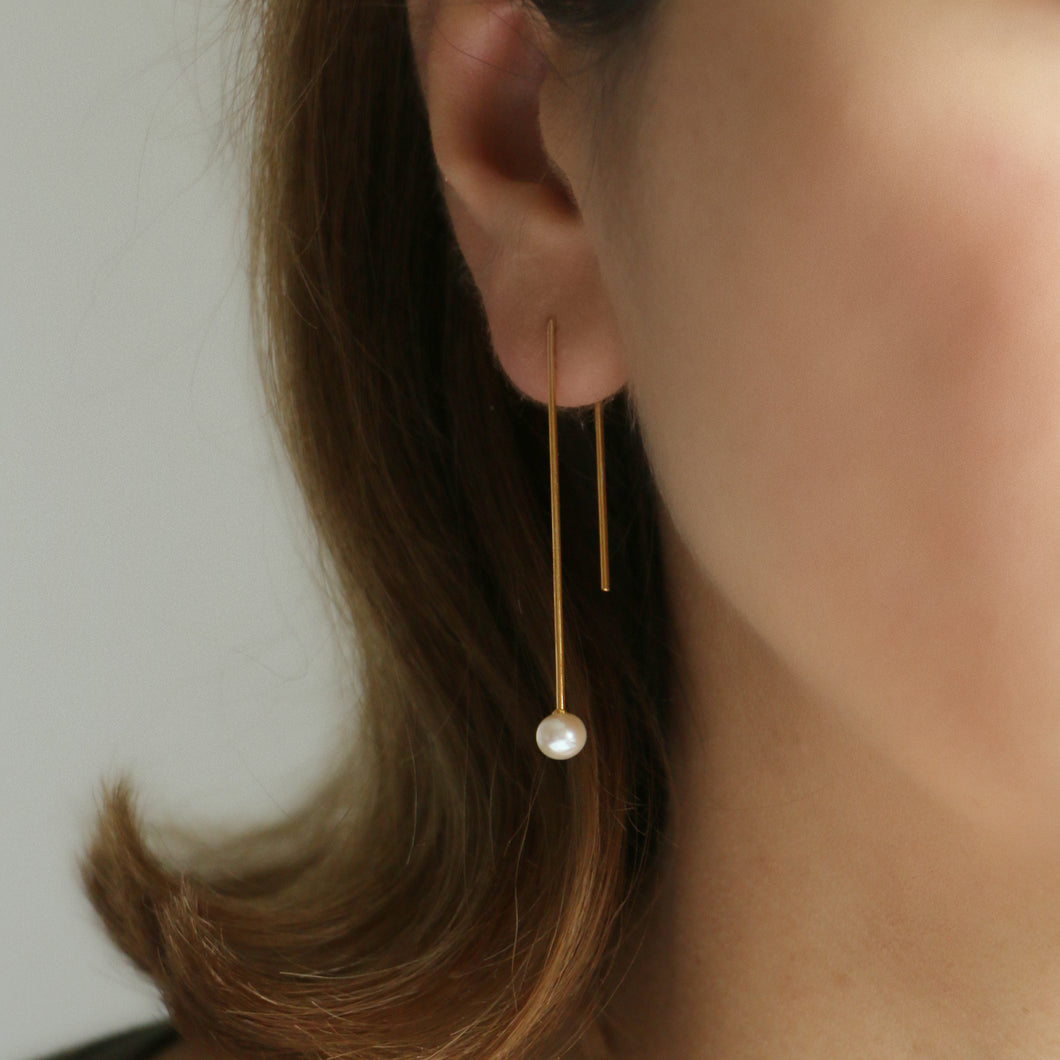 BOGA - rectangular Wire + sweet water pearl earring