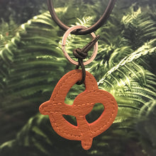 Lade das Bild in den Galerie-Viewer, HERR PONG BERLIN - Mini Leather Pretzel Keychain
