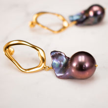Lade das Bild in den Galerie-Viewer, BOGA - baroque pearl + Oval earring
