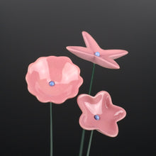 Lade das Bild in den Galerie-Viewer, Ge03 - Wiesenblume bunt groß aus Porzellan
