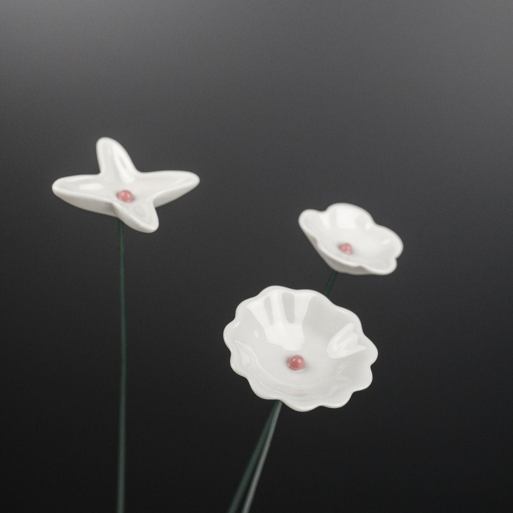 Ge03 - Wiesenblume weiß groß aus Porzellan