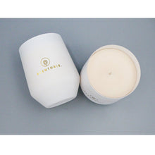 Cargar imagen en el visor de la galería, Ge03 - SCENTED CANDLE - WEST BEACH: Eucalyptus / Bergamot / Cedarwood
